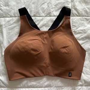 RUN ON CLOUDS PERFORMANCE BRA
